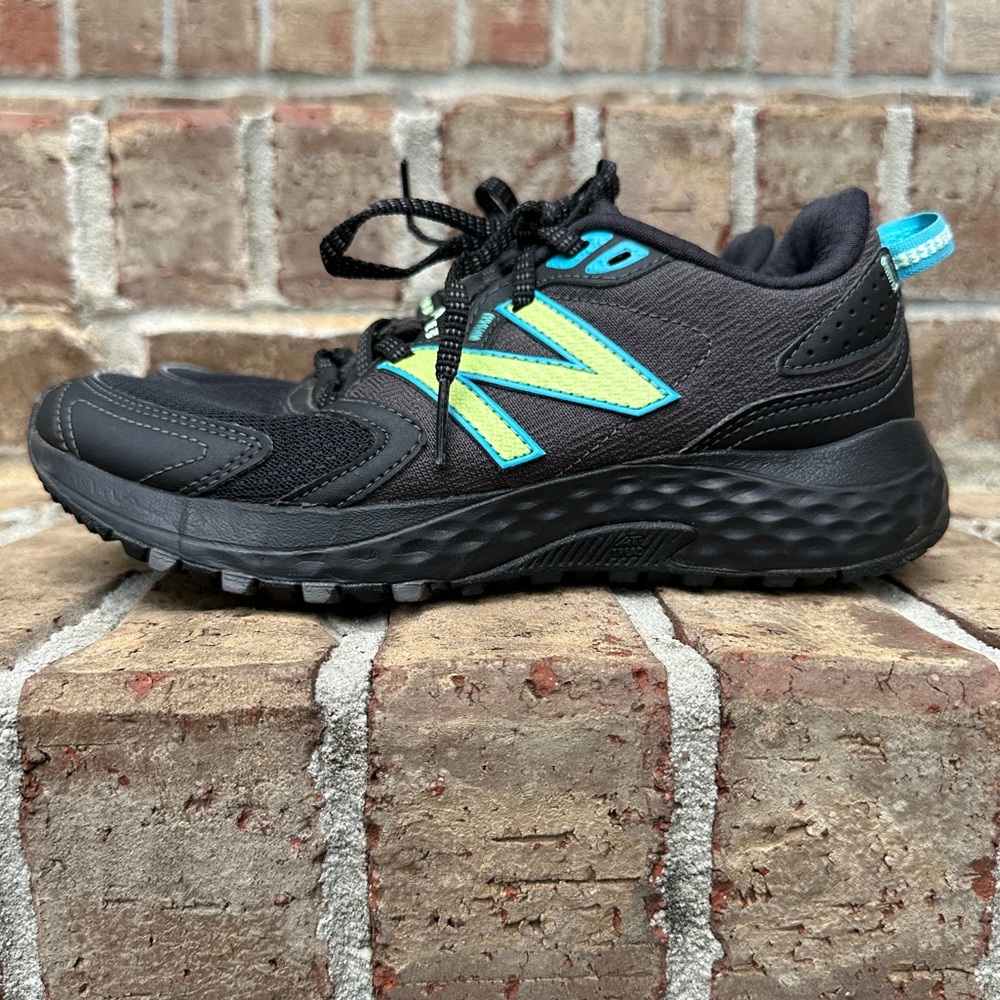 New Balance Women’s 410 V7 Trail Running Shoe in Blue / Neon Green, Size 7.5